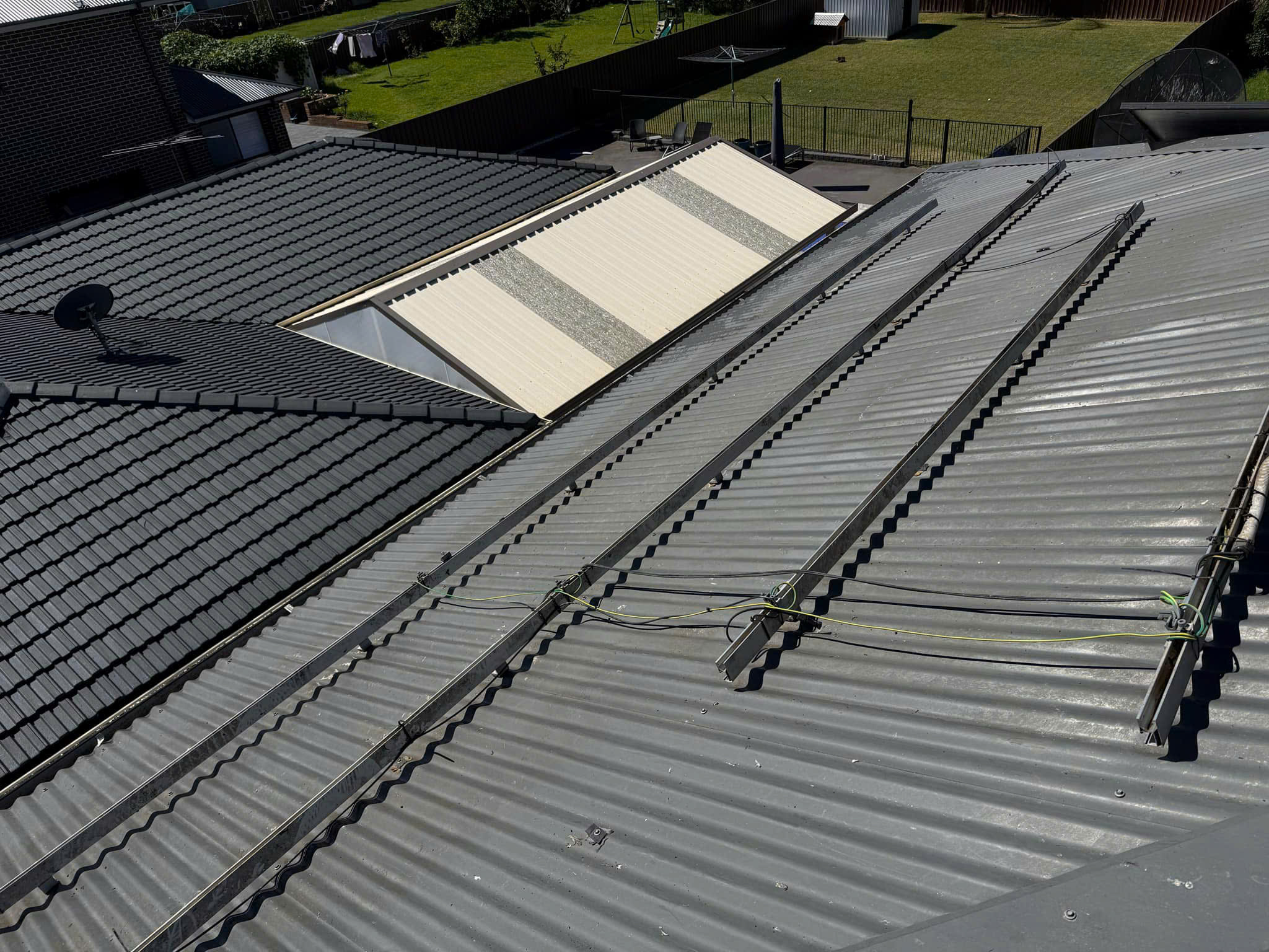 Clean roof with bird mesh